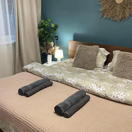 Lala House Botanica * צ'יסינאו